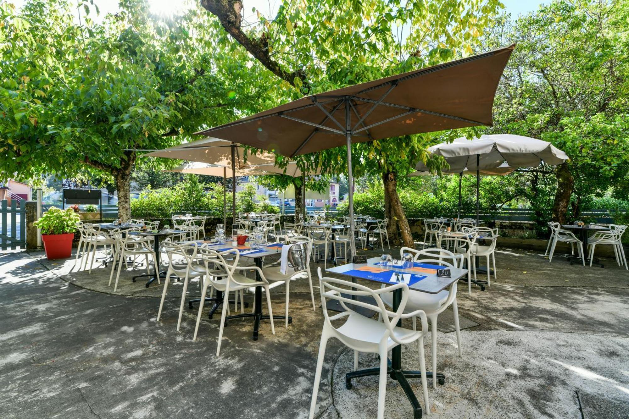 Logis Hotel & Restaurant Le Cadet De Gascogne Saint-Justin  Exterior foto